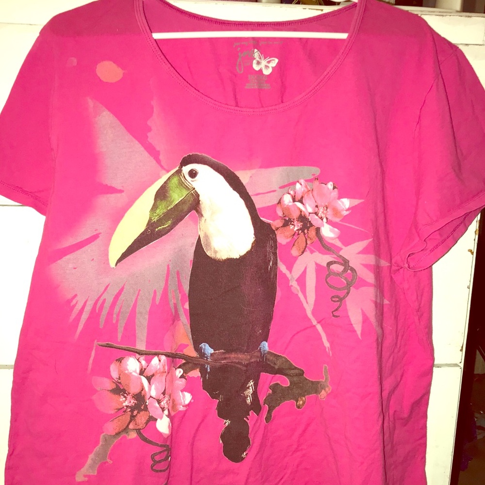 Pink T-shirt with Tucan